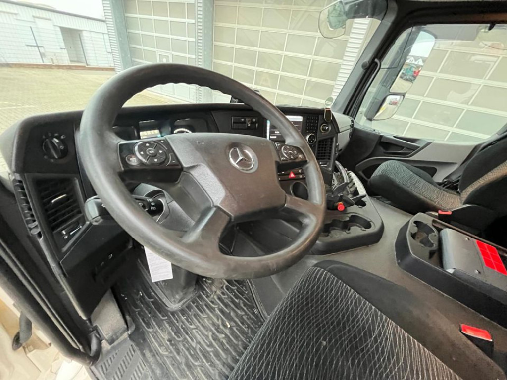 Mercedes-Benz Antos Pritsche Heckkran 2540 L 6x2 5xhydr, faltbar, Hiab 192 E - 5 / Funk - Camion platformă, Camion cu macara: Foto 5 Mercedes-Benz Antos Pritsche Heckkran 2540 L 6x2 5xhydr, faltbar, Hiab 192 E - 5 / Funk - Camion platformă, Camion cu macara: Foto 5