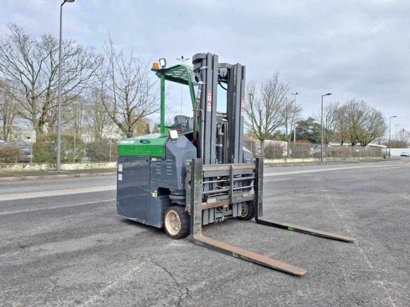 Combilift CBE2500 - Stivuitor cu catarg retractabil, cu schimbare rapidă de direcţie: Foto 2 Combilift CBE2500 - Stivuitor cu catarg retractabil, cu schimbare rapidă de direcţie: Foto 2