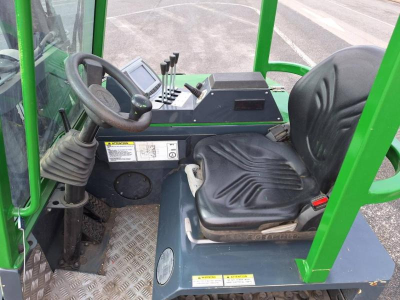 Combilift CBE2500 - Stivuitor cu catarg retractabil, cu schimbare rapidă de direcţie: Foto 5 Combilift CBE2500 - Stivuitor cu catarg retractabil, cu schimbare rapidă de direcţie: Foto 5