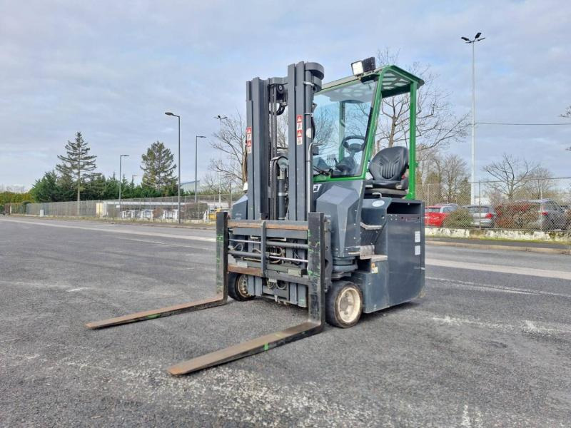 Combilift CBE2500 - Stivuitor cu catarg retractabil, cu schimbare rapidă de direcţie: Foto 1 Combilift CBE2500 - Stivuitor cu catarg retractabil, cu schimbare rapidă de direcţie: Foto 1
