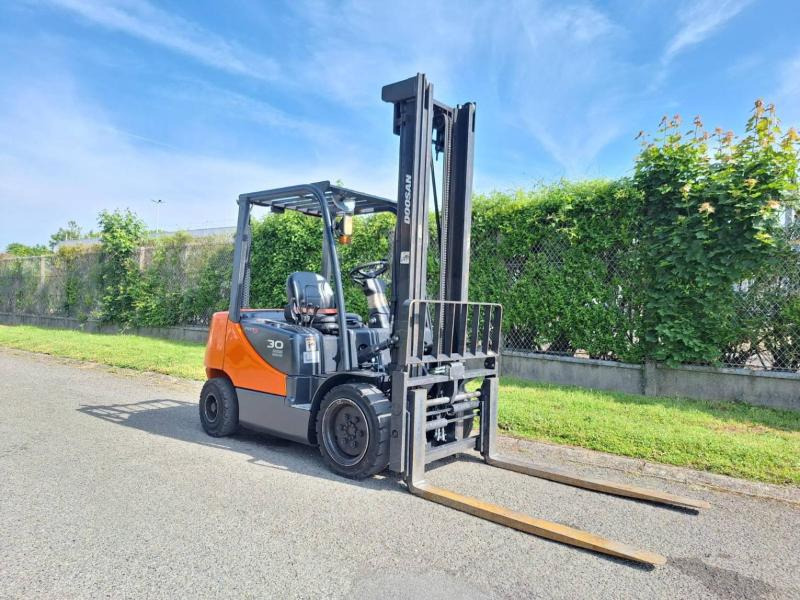 Doosan D30S 5 - Stivuitor diesel: Foto 1 Doosan D30S 5 - Stivuitor diesel: Foto 1