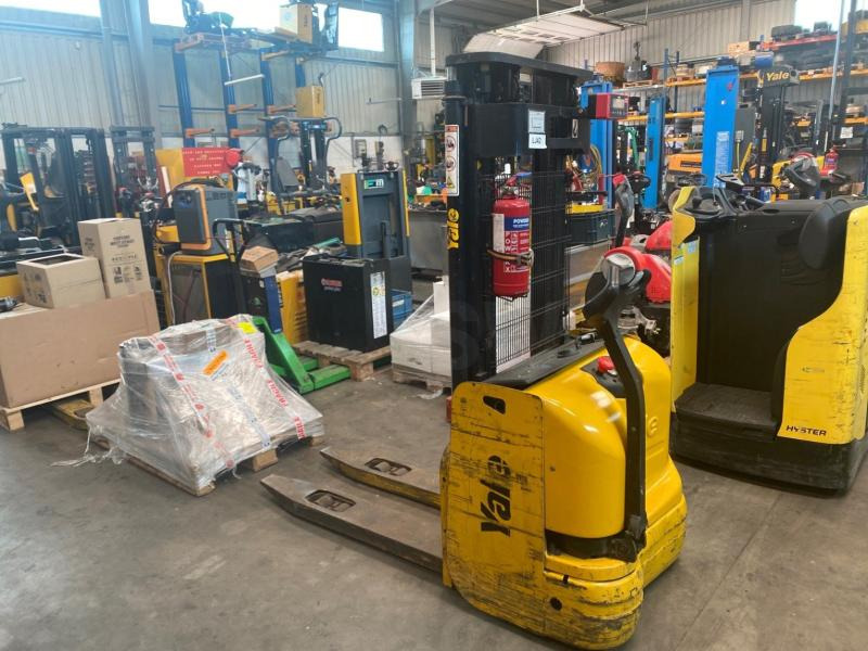 Yale Gerbeur accompagnant avec pesage Ravas - Transpalet la mare înălţime: Foto 1 Yale Gerbeur accompagnant avec pesage Ravas - Transpalet la mare înălţime: Foto 1