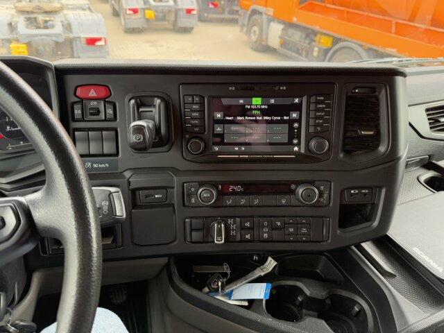 Scania G450 XT 4x4 Euro 6 SZM Kipphydraulik Blatt/ Luft - Cap tractor: Foto 3 Scania G450 XT 4x4 Euro 6 SZM Kipphydraulik Blatt/ Luft - Cap tractor: Foto 3