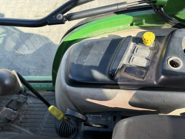 John Deere 3520 Kommunaltrak. Frontkraftheber Kuppeldreieck - Tractor comunal: Foto 5 John Deere 3520 Kommunaltrak. Frontkraftheber Kuppeldreieck - Tractor comunal: Foto 5