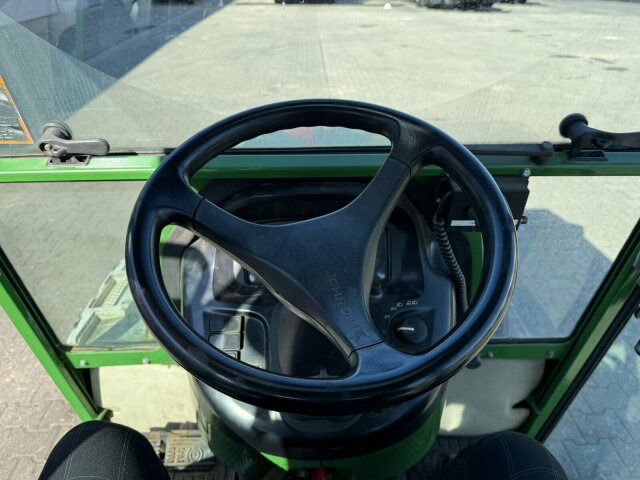 John Deere 3520 Kommunaltrak. Frontkraftheber Kuppeldreieck - Tractor comunal: Foto 2 John Deere 3520 Kommunaltrak. Frontkraftheber Kuppeldreieck - Tractor comunal: Foto 2