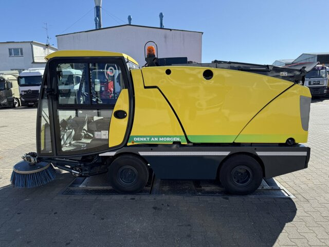 Măturătoare stradală Johnston C202 Kleinkehrmaschine 2 M³ - 6.000 h: Foto 12 Măturătoare stradală Johnston C202 Kleinkehrmaschine 2 M³ - 6.000 h: Foto 12