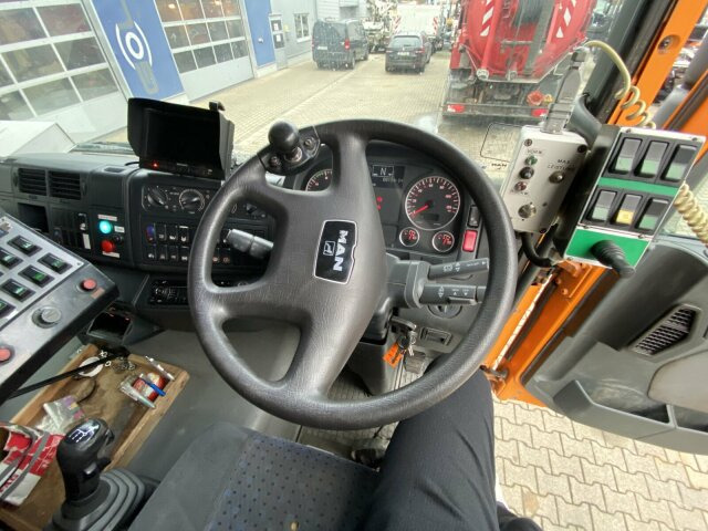 MAN TGA 26.430 6x2-2 LL - Măturătoare stradală: Foto 2 MAN TGA 26.430 6x2-2 LL - Măturătoare stradală: Foto 2