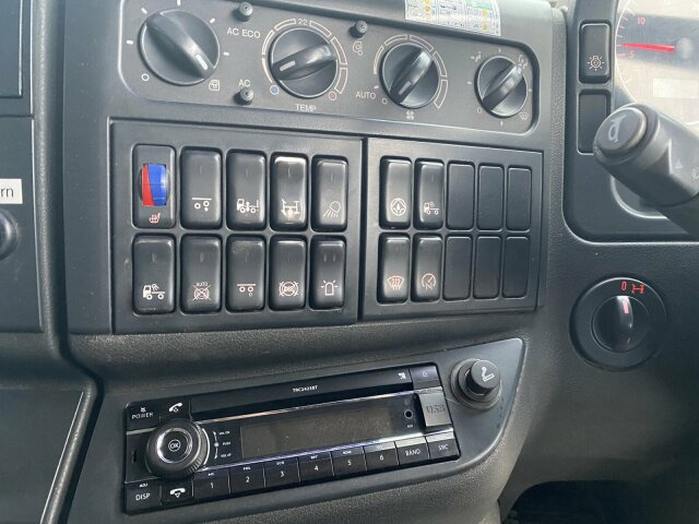 MAN TGA 26.430 6x2-2 LL - Măturătoare stradală: Foto 3 MAN TGA 26.430 6x2-2 LL - Măturătoare stradală: Foto 3