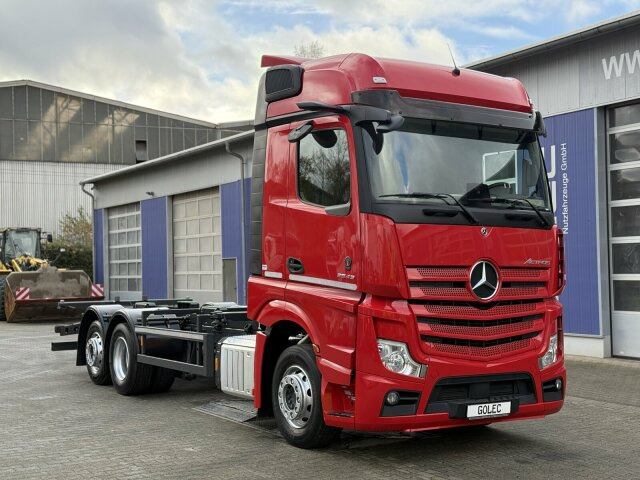 Mercedes-Benz ACTROS 2543 6x2 Wechselaufbau BDF AHK 2 Betten - Camion transport containere/ Swap body: Foto 1 Mercedes-Benz ACTROS 2543 6x2 Wechselaufbau BDF AHK 2 Betten - Camion transport containere/ Swap body: Foto 1