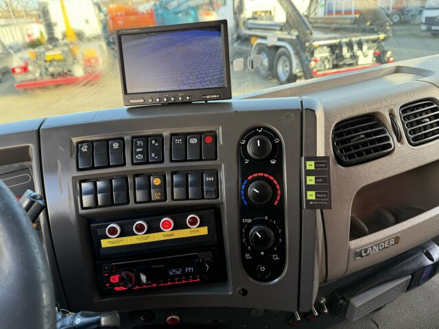 Renault Premium Lander Pritsche mit Kran FASSI - Camion cu macara, Camion platformă: Foto 3 Renault Premium Lander Pritsche mit Kran FASSI - Camion cu macara, Camion platformă: Foto 3