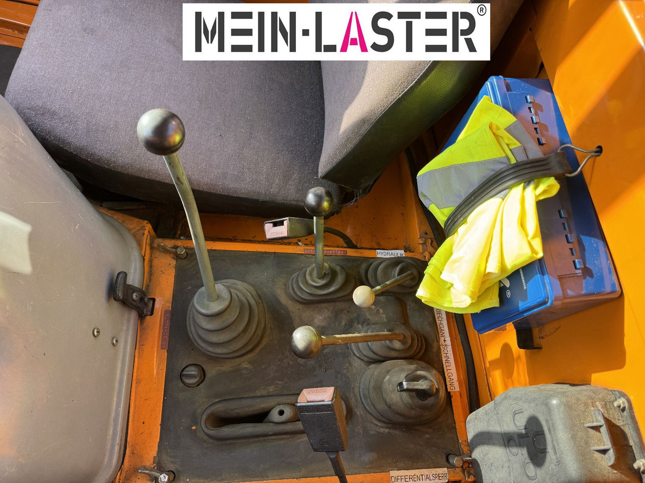 Camion cu macara, Camion platformă Unimog U 1100 Atlas AK 3006 nur 14.215 km-1. Hand: Foto 10 Camion cu macara, Camion platformă Unimog U 1100 Atlas AK 3006 nur 14.215 km-1. Hand: Foto 10