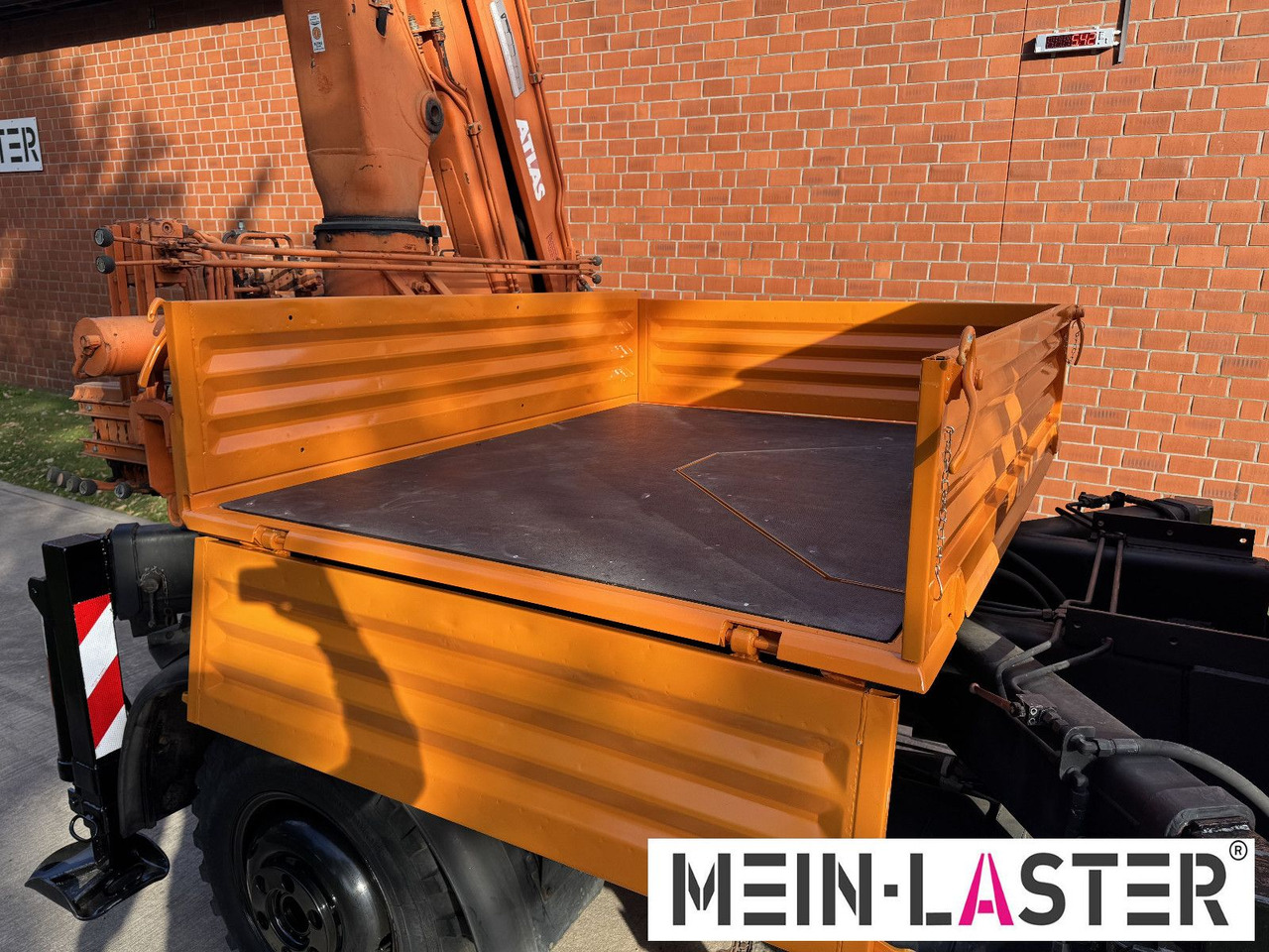 Camion cu macara, Camion platformă Unimog U 1100 Atlas AK 3006 nur 14.215 km-1. Hand: Foto 12 Camion cu macara, Camion platformă Unimog U 1100 Atlas AK 3006 nur 14.215 km-1. Hand: Foto 12