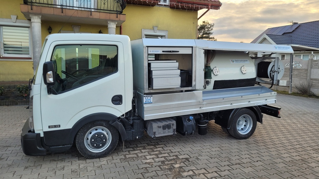 Nissan Cabstar COMBI Kanalreiniger VAAVUM CLEANER - Maşină pentru vidanjări: Foto 2 Nissan Cabstar COMBI Kanalreiniger VAAVUM CLEANER - Maşină pentru vidanjări: Foto 2