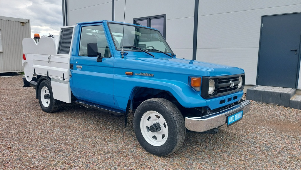 Toyota Land Cruiser COMBI HYDRO CLEANER Mini Combine - Maşină pentru vidanjări: Foto 1 Toyota Land Cruiser COMBI HYDRO CLEANER Mini Combine - Maşină pentru vidanjări: Foto 1