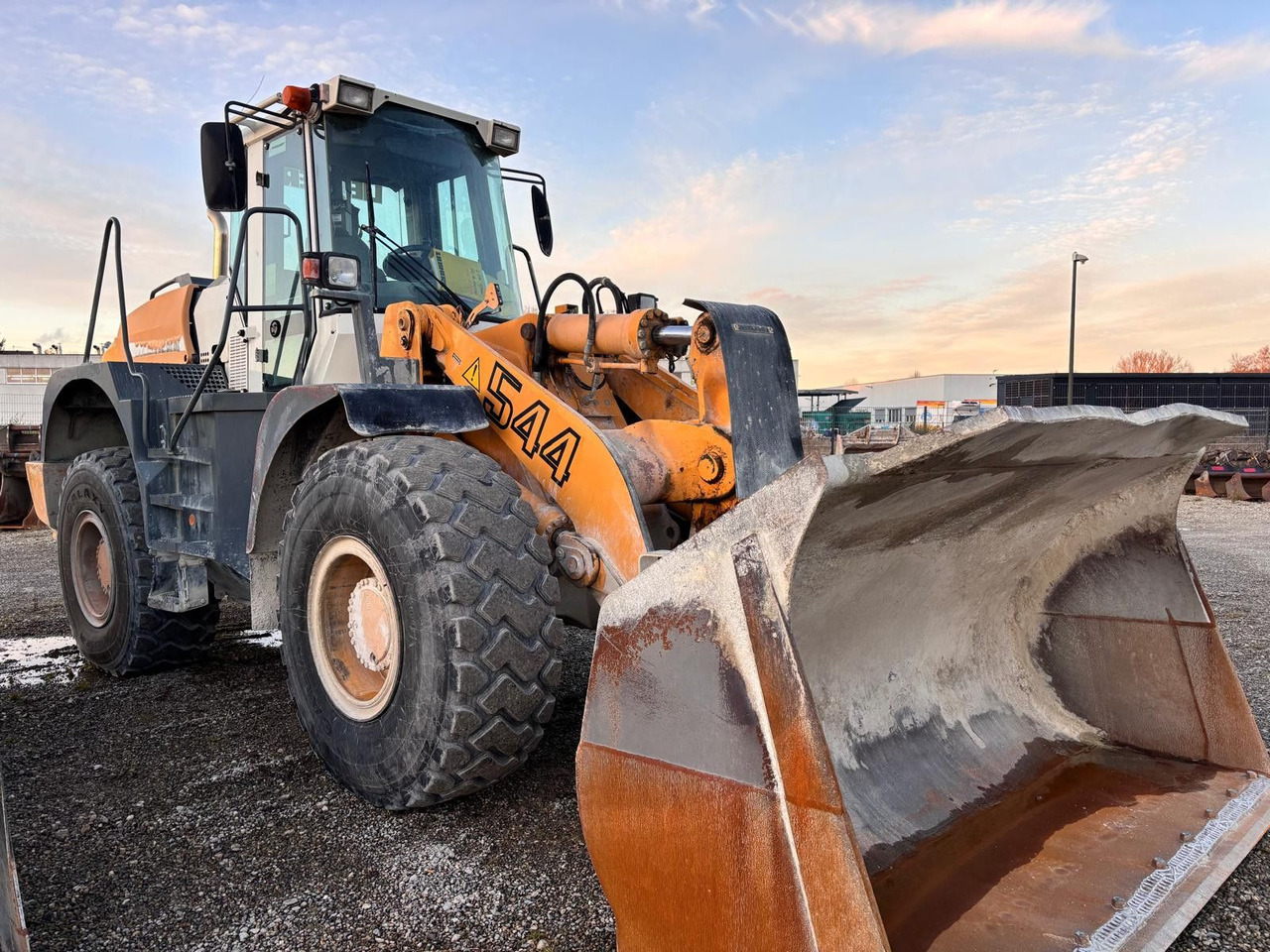 Liebherr L544 - Încărcător frontal pe pneuri: Foto 1 Liebherr L544 - Încărcător frontal pe pneuri: Foto 1