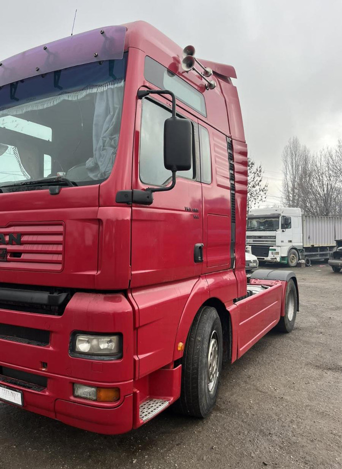 MAN 19.460 TGA ID1721S - Cap tractor: Foto 3 MAN 19.460 TGA ID1721S - Cap tractor: Foto 3