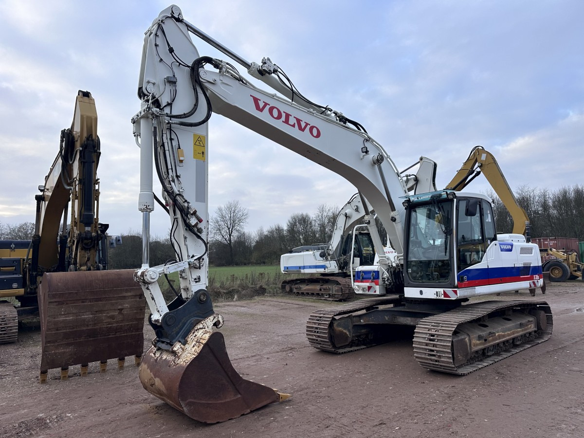 VOLVO EC 220 DL German machine! - Excavator pe şenile: Foto 3 VOLVO EC 220 DL German machine! - Excavator pe şenile: Foto 3