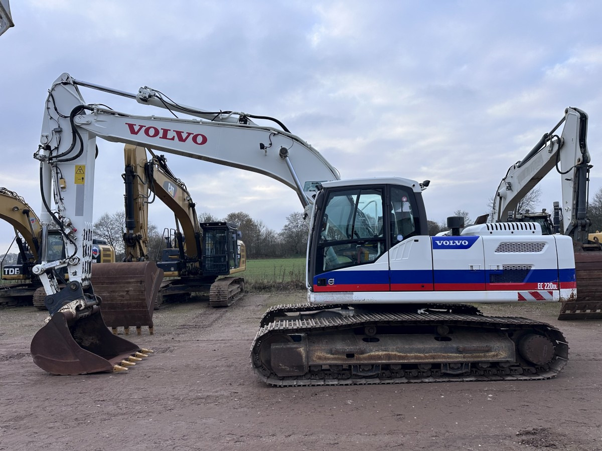 VOLVO EC 220 DL German machine! - Excavator pe şenile: Foto 1 VOLVO EC 220 DL German machine! - Excavator pe şenile: Foto 1