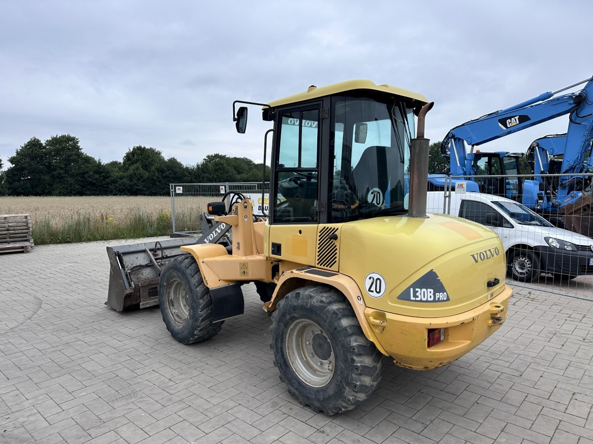 VOLVO L 30 B PRO 3er Kreis Klappschaufel+Palettengabel - Încărcător frontal pe pneuri: Foto 5 VOLVO L 30 B PRO 3er Kreis Klappschaufel+Palettengabel - Încărcător frontal pe pneuri: Foto 5