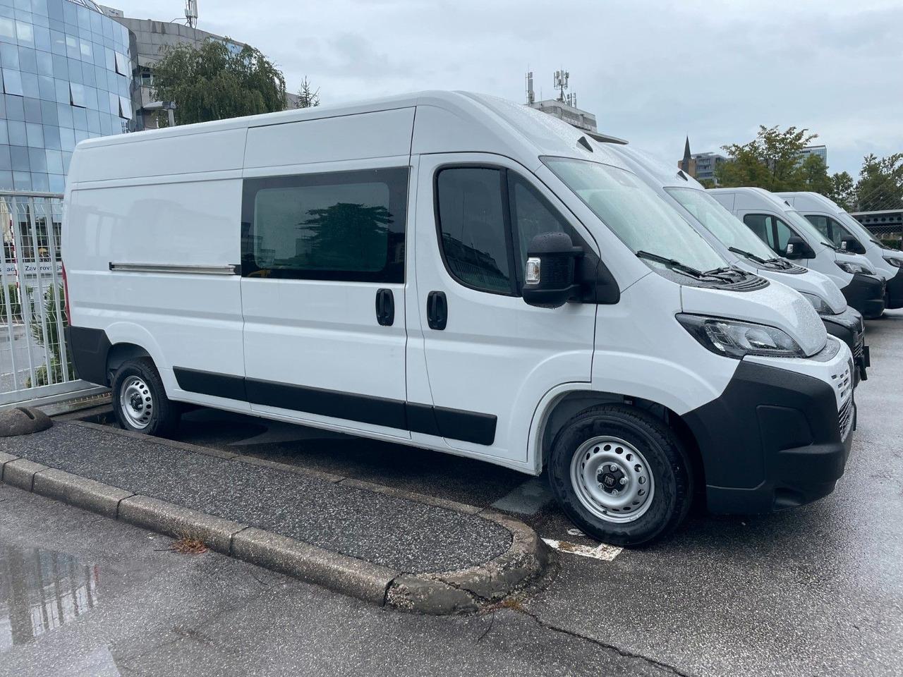 Fiat Ducato 35H L3H2 180 Teilverglast KaWa 2025 - Dubă: Foto 1 Fiat Ducato 35H L3H2 180 Teilverglast KaWa 2025 - Dubă: Foto 1