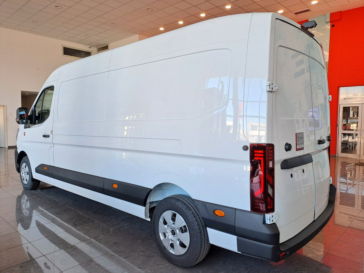 Renault Master L3H2 150 - NAV Klimaaut. Holzb. 270° - Dubă: Foto 2 Renault Master L3H2 150 - NAV Klimaaut. Holzb. 270° - Dubă: Foto 2