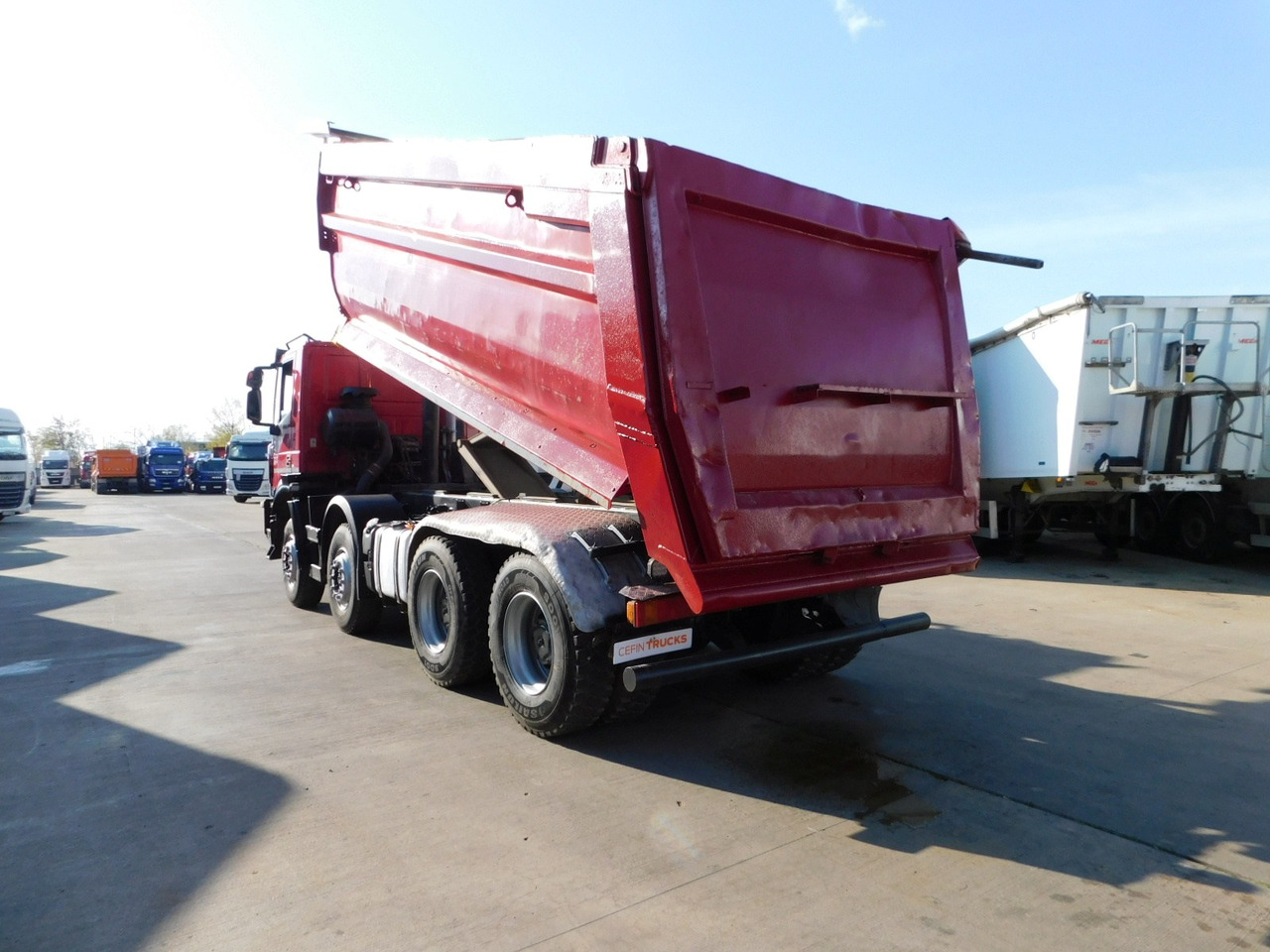 Iveco Trakker 450 - Camion basculantă: Foto 4 Iveco Trakker 450 - Camion basculantă: Foto 4