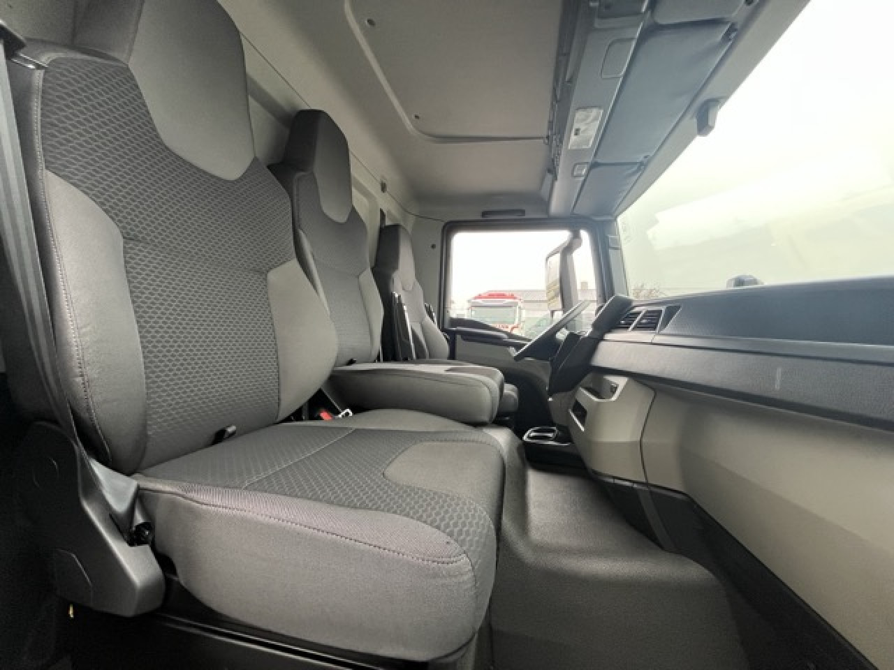 MAN TGL 12.250 4x2 BL CH Euro6 Klima AHK Luftfeder ZV - Camion furgon: Foto 3 MAN TGL 12.250 4x2 BL CH Euro6 Klima AHK Luftfeder ZV - Camion furgon: Foto 3