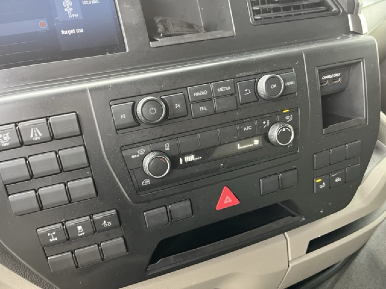 MAN TGS 26.360 6x2-4 LL Euro6 Klima AHK Luftfeder - Camion şasiu: Foto 4 MAN TGS 26.360 6x2-4 LL Euro6 Klima AHK Luftfeder - Camion şasiu: Foto 4