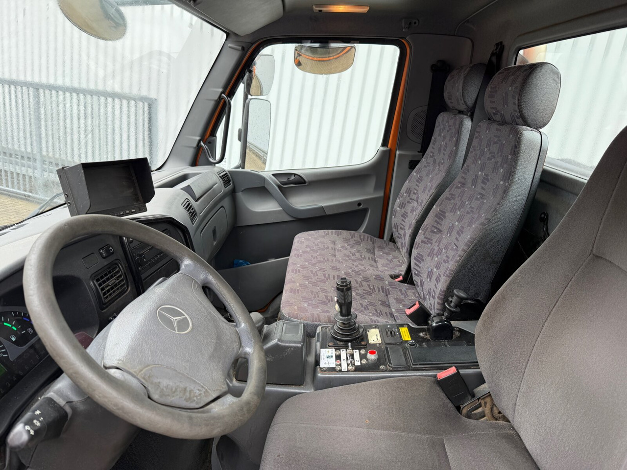 Unimog U 20 4x4 U 20 4x4, Kipper, Zapfwelle, Winterdienstausstattung, 2x AHK - Autoutilitară: Foto 4 Unimog U 20 4x4 U 20 4x4, Kipper, Zapfwelle, Winterdienstausstattung, 2x AHK - Autoutilitară: Foto 4