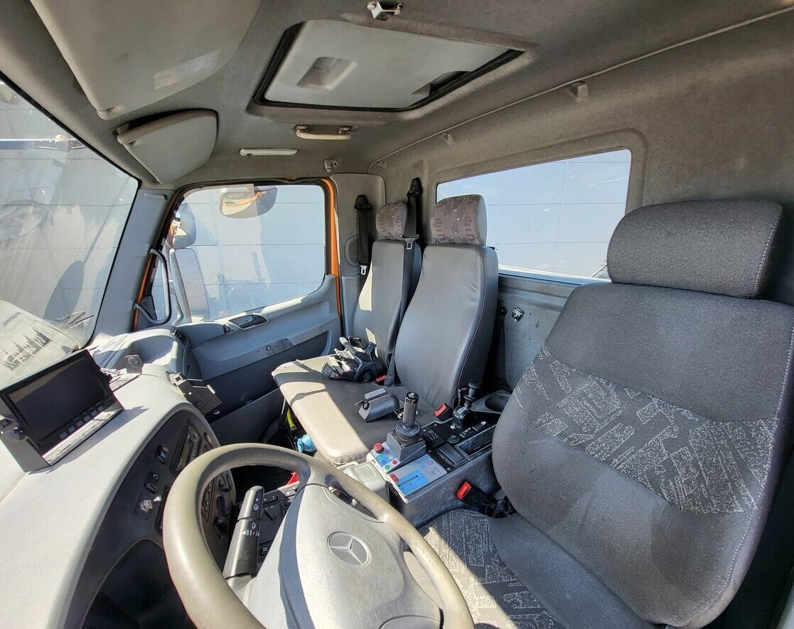 Unimog U 20 4x4 U 20 4x4, Zapfwelle, Kran Hiab 022D-3 HiDuo, Funk - Autoutilitară: Foto 2 Unimog U 20 4x4 U 20 4x4, Zapfwelle, Kran Hiab 022D-3 HiDuo, Funk - Autoutilitară: Foto 2