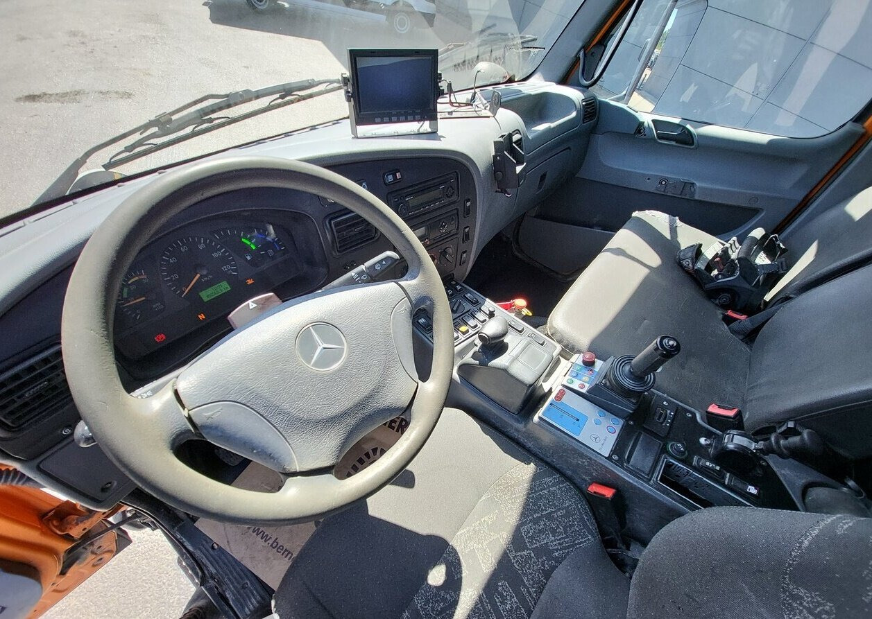 Unimog U 20 4x4 U 20 4x4, Zapfwelle, Kran Hiab 022D-3 HiDuo, Funk - Autoutilitară: Foto 3 Unimog U 20 4x4 U 20 4x4, Zapfwelle, Kran Hiab 022D-3 HiDuo, Funk - Autoutilitară: Foto 3