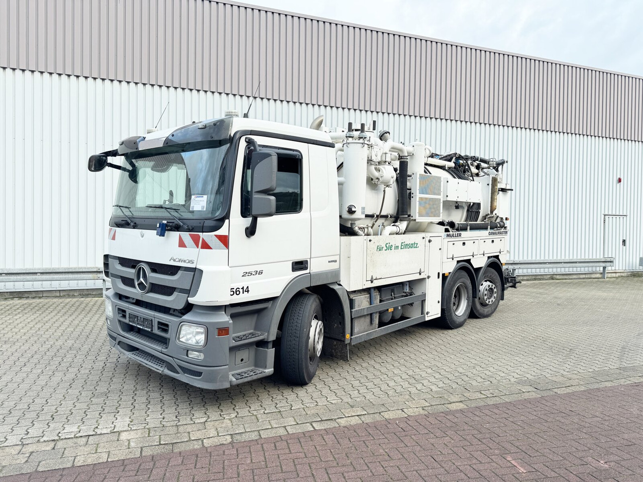 Mercedes-Benz Actros 2536 L 6x2 Actros 2536 L 6x2, Müller Saug- und Spülwagen ca. 10,5m³, Lenkachse - Camion: Foto 1 Mercedes-Benz Actros 2536 L 6x2 Actros 2536 L 6x2, Müller Saug- und Spülwagen ca. 10,5m³, Lenkachse - Camion: Foto 1