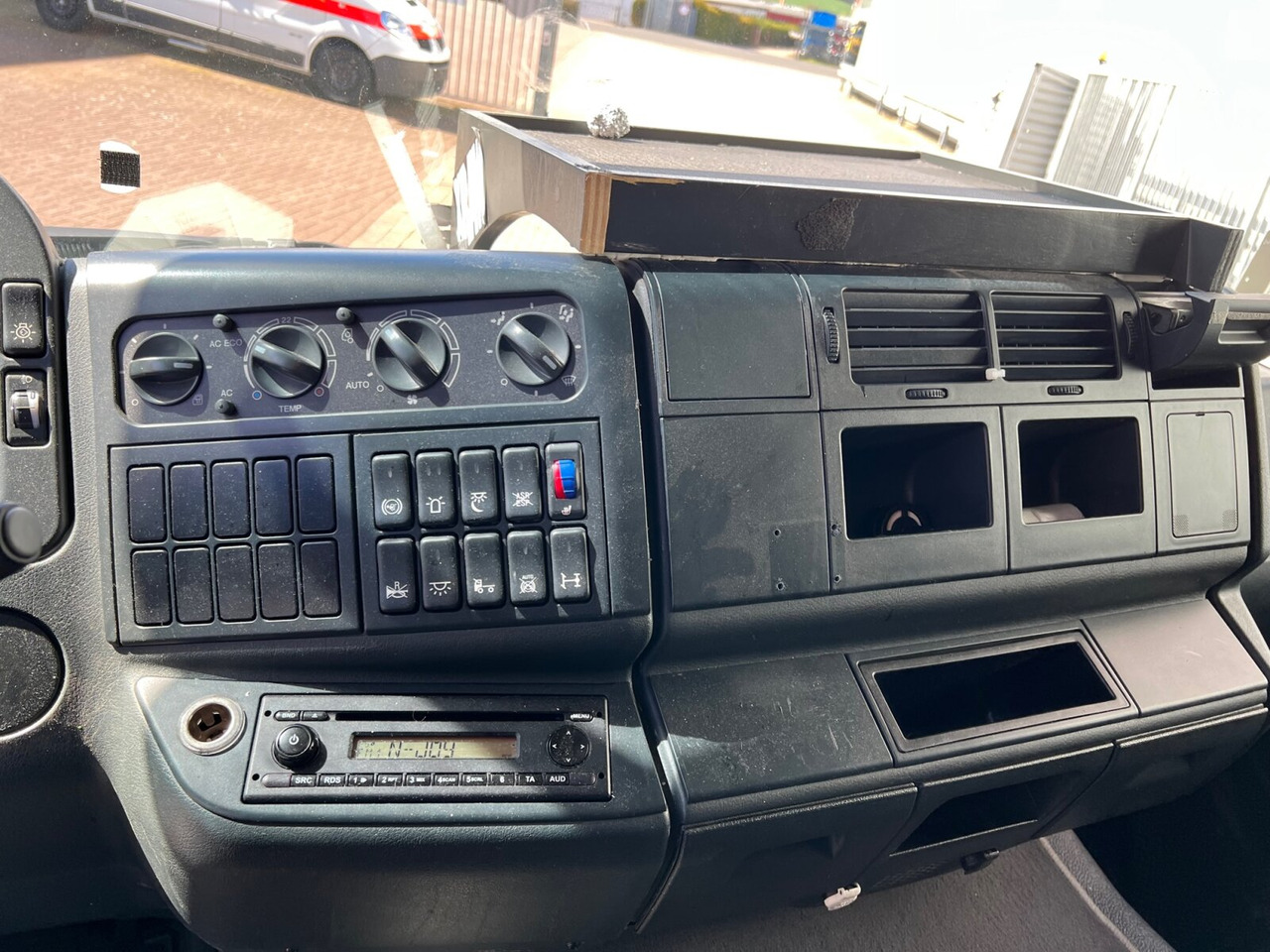 MAN TGL 8.220 4X2 BL TGL 8.220 4X2 BL - Cap tractor: Foto 4 MAN TGL 8.220 4X2 BL TGL 8.220 4X2 BL - Cap tractor: Foto 4