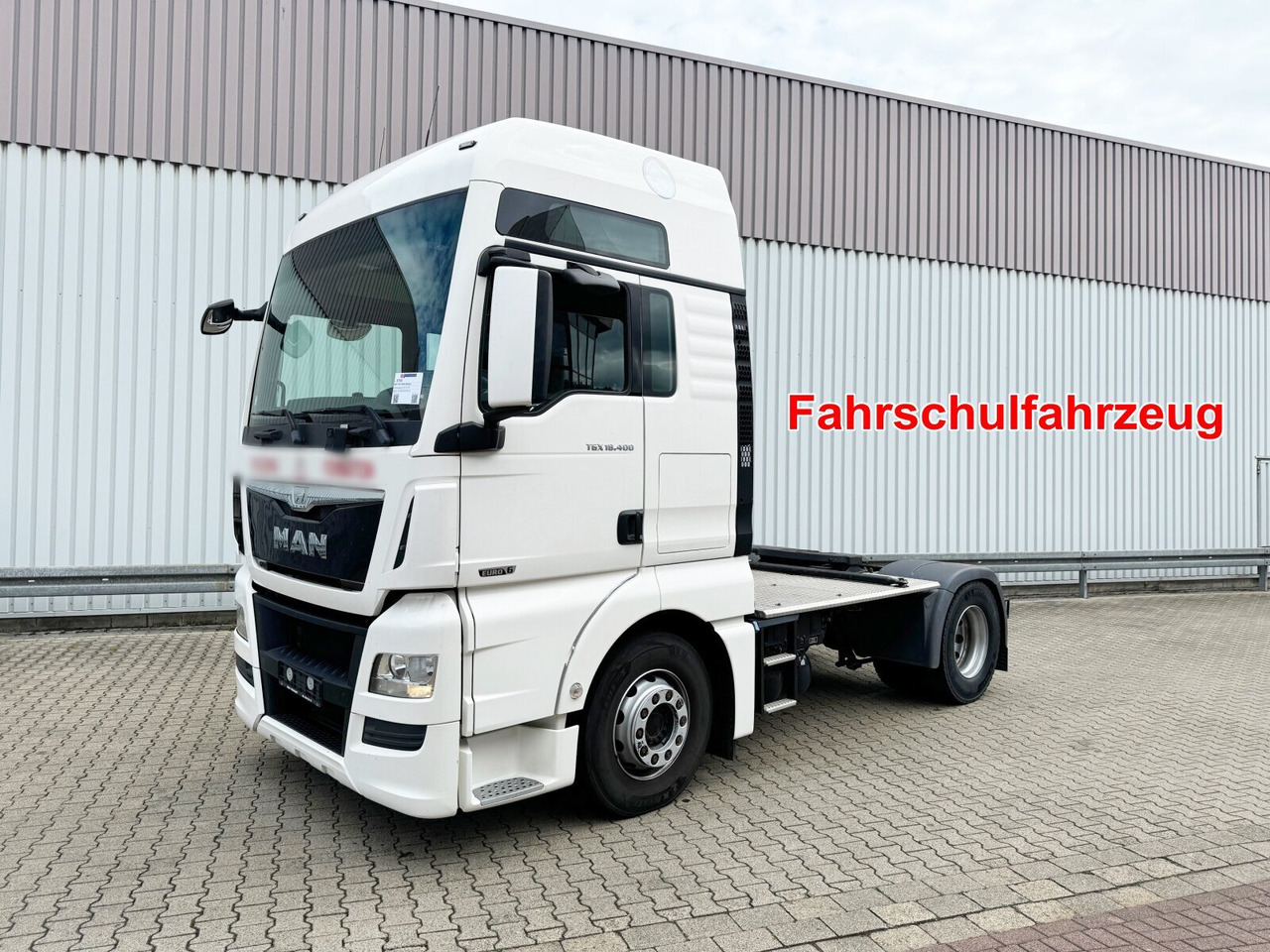 MAN TGX 18.400 4X2 BLS TGX 18.400 4X2 BLS, Fahrschule, 5 Sitzer - Cap tractor: Foto 1 MAN TGX 18.400 4X2 BLS TGX 18.400 4X2 BLS, Fahrschule, 5 Sitzer - Cap tractor: Foto 1