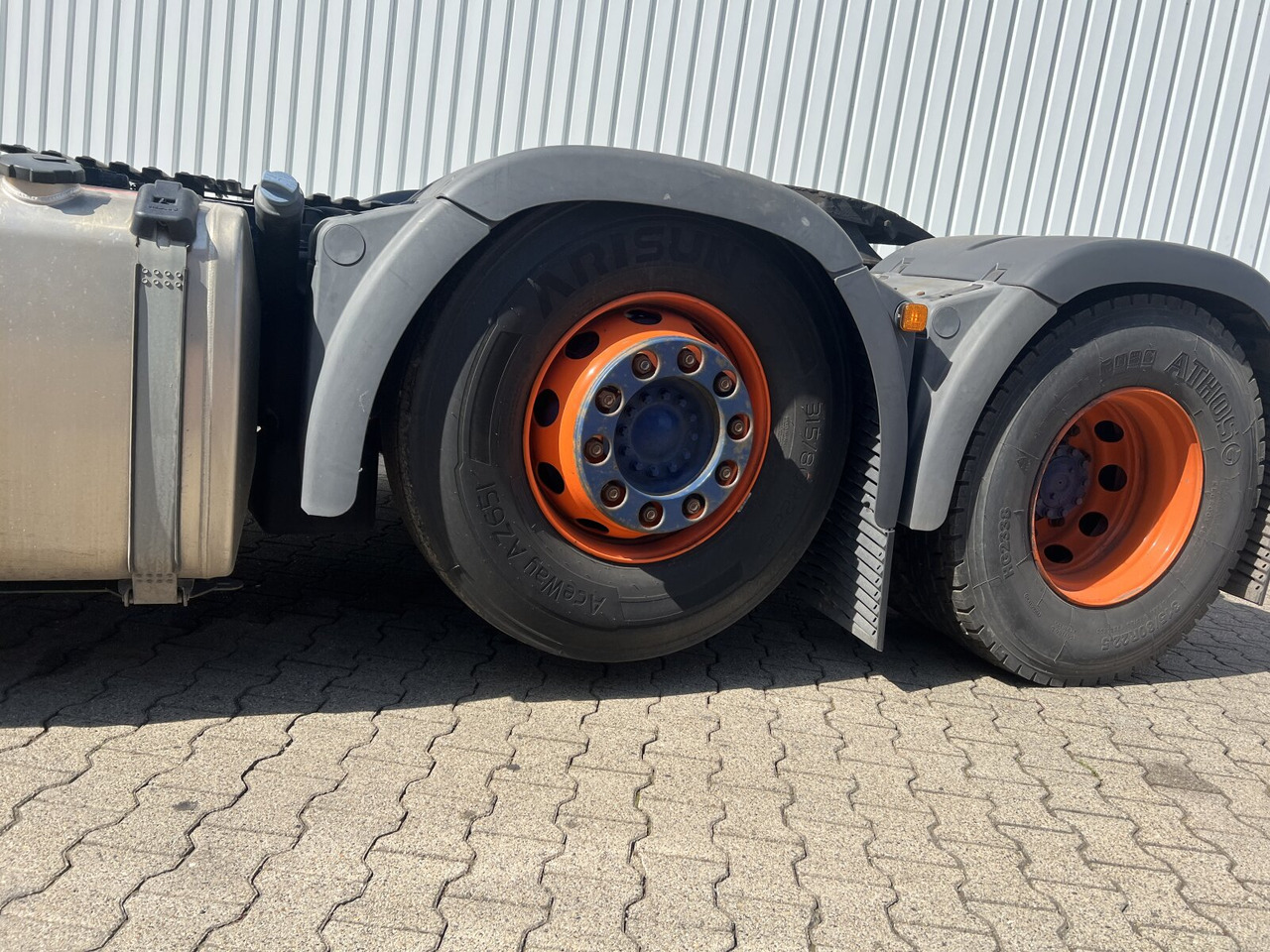 MAN TGX 26.500 6X2/4 BLS TGX 26.500 6X2/4 BLS, Intarder, Vorlauflenk-/lift, Standklima, XXL-Fahrerhaus - Cap tractor: Foto 4 MAN TGX 26.500 6X2/4 BLS TGX 26.500 6X2/4 BLS, Intarder, Vorlauflenk-/lift, Standklima, XXL-Fahrerhaus - Cap tractor: Foto 4