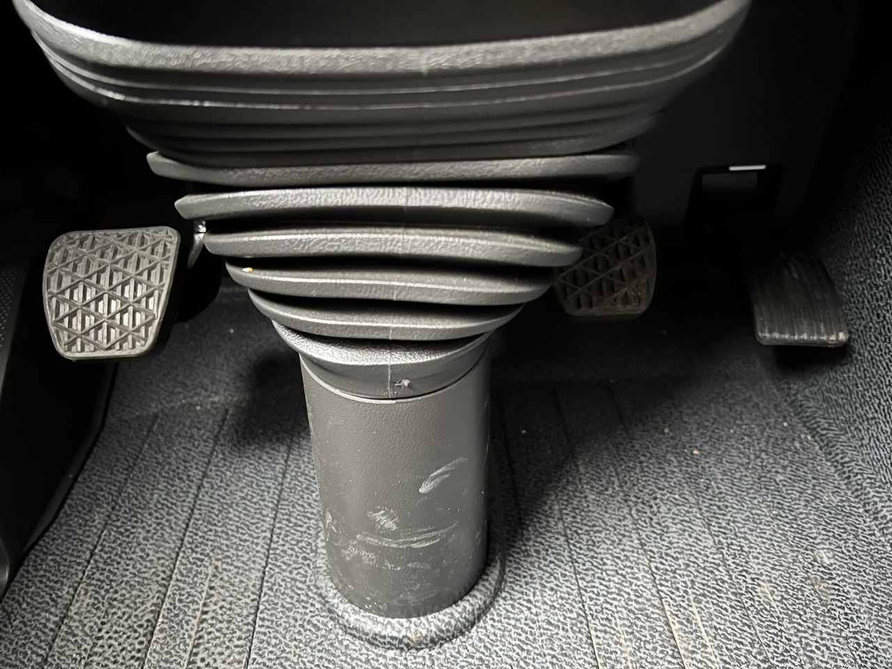 Mercedes-Benz Actros 2141 K 4x2 Actros 2141 K 4x2 - Cap tractor: Foto 4 Mercedes-Benz Actros 2141 K 4x2 Actros 2141 K 4x2 - Cap tractor: Foto 4