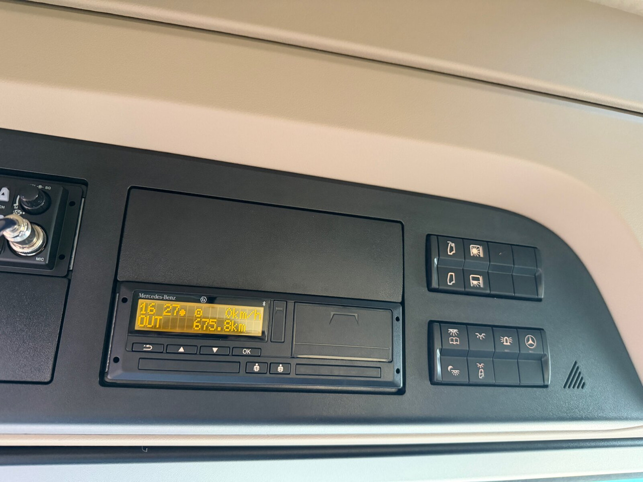 Mercedes-Benz Actros 3363 LS 6x4 Actros 3363 LS 6x4, Retarder, SoloStar, MultimediaCockpit, Navi, LED - Cap tractor: Foto 4 Mercedes-Benz Actros 3363 LS 6x4 Actros 3363 LS 6x4, Retarder, SoloStar, MultimediaCockpit, Navi, LED - Cap tractor: Foto 4