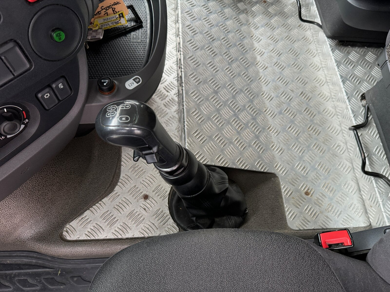 DAF XF 410 FA 4x2 XF 410 FA 4x2, Fahrschule, 2x AHK, 6 Sitze - Camion platformă: Foto 5 DAF XF 410 FA 4x2 XF 410 FA 4x2, Fahrschule, 2x AHK, 6 Sitze - Camion platformă: Foto 5