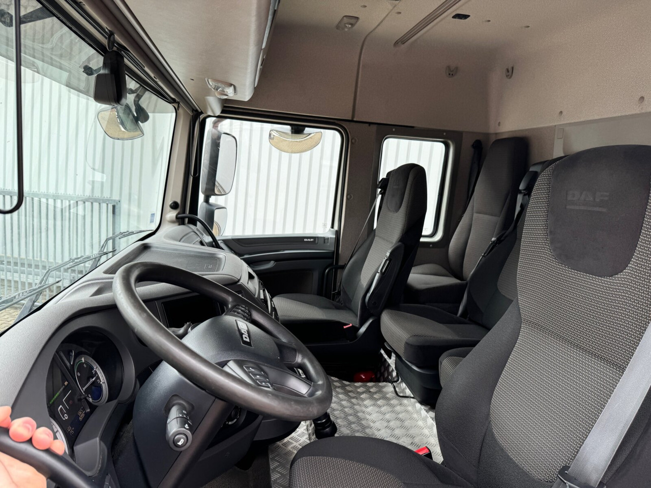 DAF XF 410 FA 4x2 XF 410 FA 4x2, Fahrschule, 2x AHK, 6 Sitze - Camion platformă: Foto 3 DAF XF 410 FA 4x2 XF 410 FA 4x2, Fahrschule, 2x AHK, 6 Sitze - Camion platformă: Foto 3