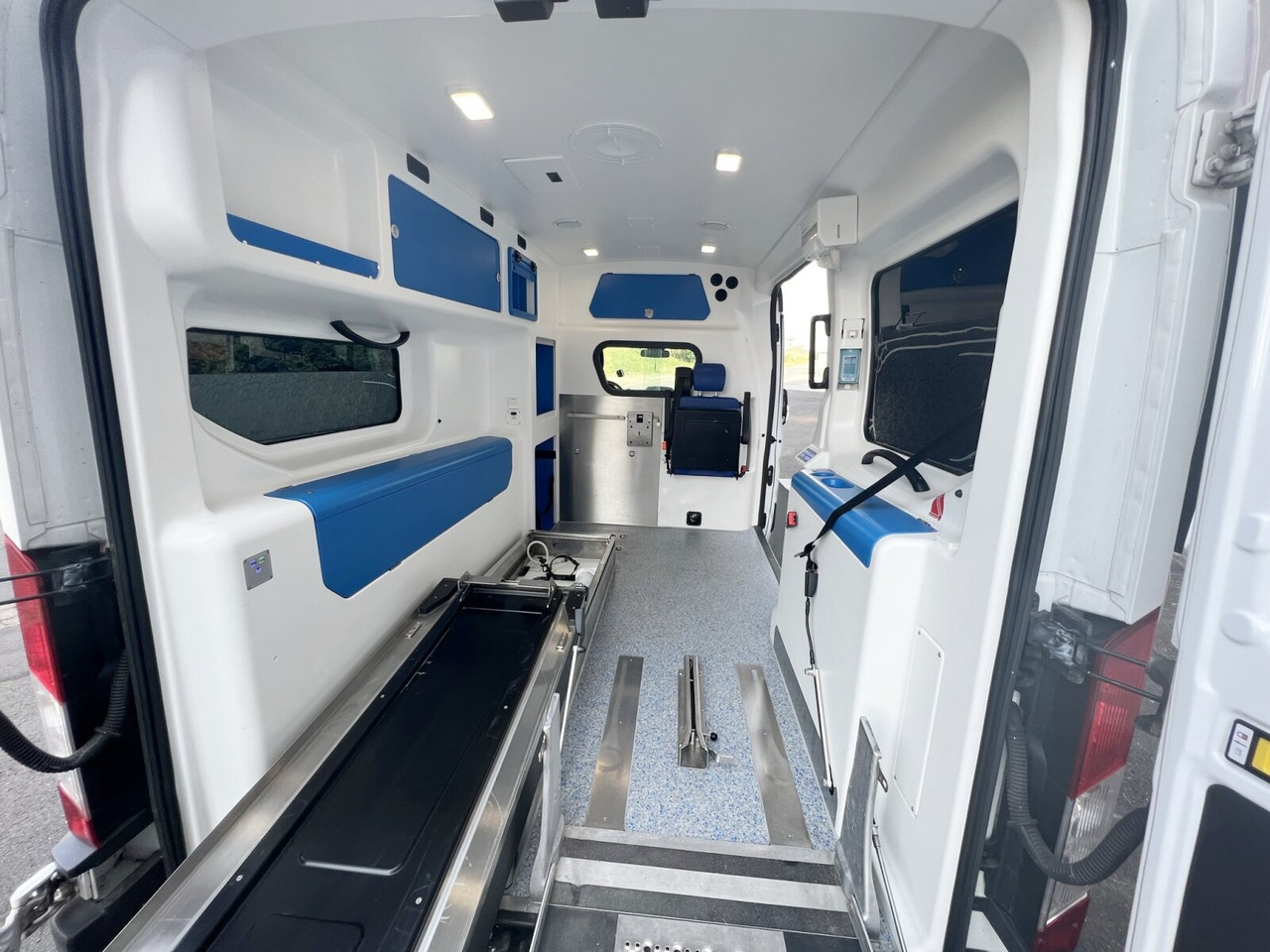 Ford Transit 2.2 TDCI 4x2 Transit 2.2 TDCI 4x2, Krankentransporter - Ambulanță: Foto 5 Ford Transit 2.2 TDCI 4x2 Transit 2.2 TDCI 4x2, Krankentransporter - Ambulanță: Foto 5