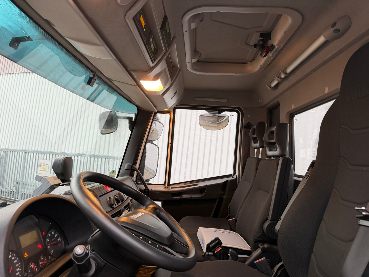 Iveco ML180E32 4x2 ML180E32 4x2 - Camion basculantă: Foto 2 Iveco ML180E32 4x2 ML180E32 4x2 - Camion basculantă: Foto 2