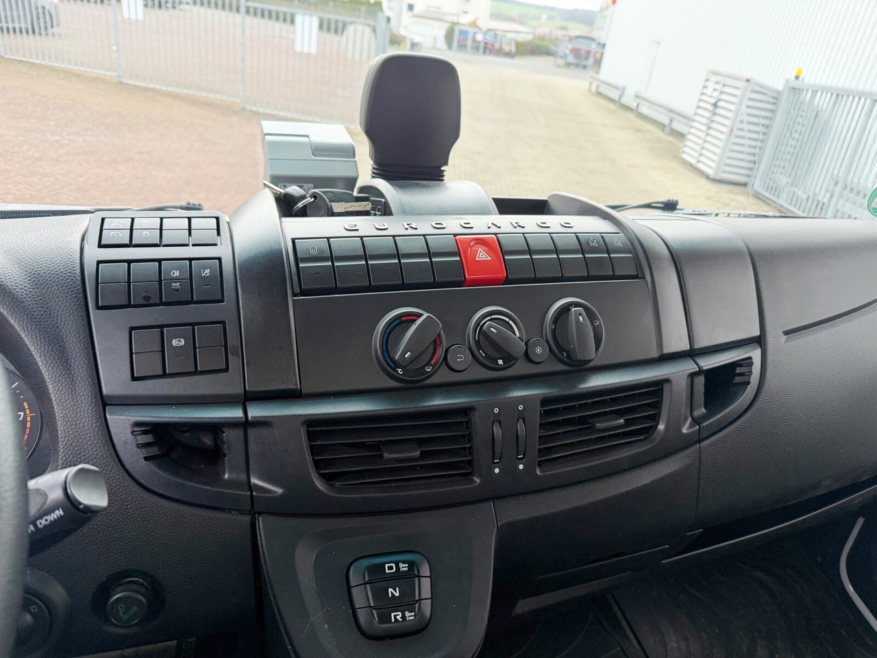 Iveco ML180E32 4x2 ML180E32 4x2 - Camion basculantă: Foto 4 Iveco ML180E32 4x2 ML180E32 4x2 - Camion basculantă: Foto 4