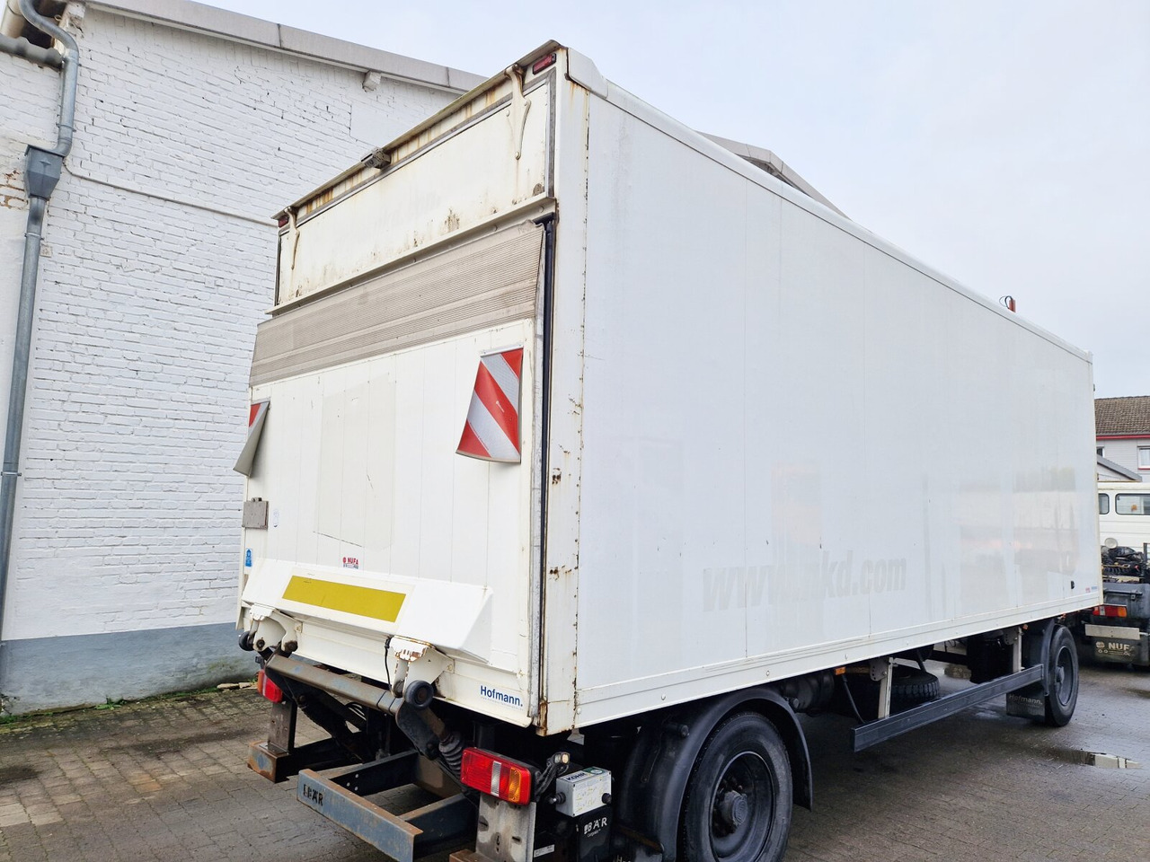 Kleiderkofferanhänger Hofmann, Kleiderkofferanhänger, durchladbar, LBW BÄR, 42 cbm - Remorcă furgon: Foto 4 Kleiderkofferanhänger Hofmann, Kleiderkofferanhänger, durchladbar, LBW BÄR, 42 cbm - Remorcă furgon: Foto 4