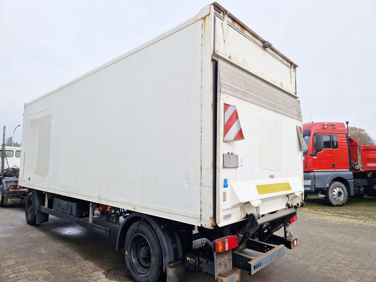 Kleiderkofferanhänger Hofmann, Kleiderkofferanhänger, durchladbar, LBW BÄR, 42 cbm - Remorcă furgon: Foto 2 Kleiderkofferanhänger Hofmann, Kleiderkofferanhänger, durchladbar, LBW BÄR, 42 cbm - Remorcă furgon: Foto 2