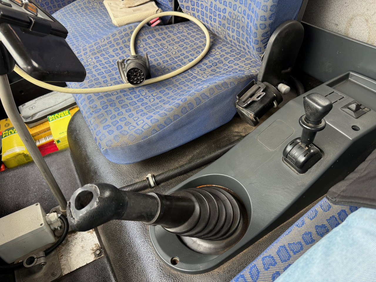 MAN 14.225 LAK 4x4 BB 14.225 LAK 4x4 BB, Winterdienstausstattung - Camion basculantă: Foto 5 MAN 14.225 LAK 4x4 BB 14.225 LAK 4x4 BB, Winterdienstausstattung - Camion basculantă: Foto 5