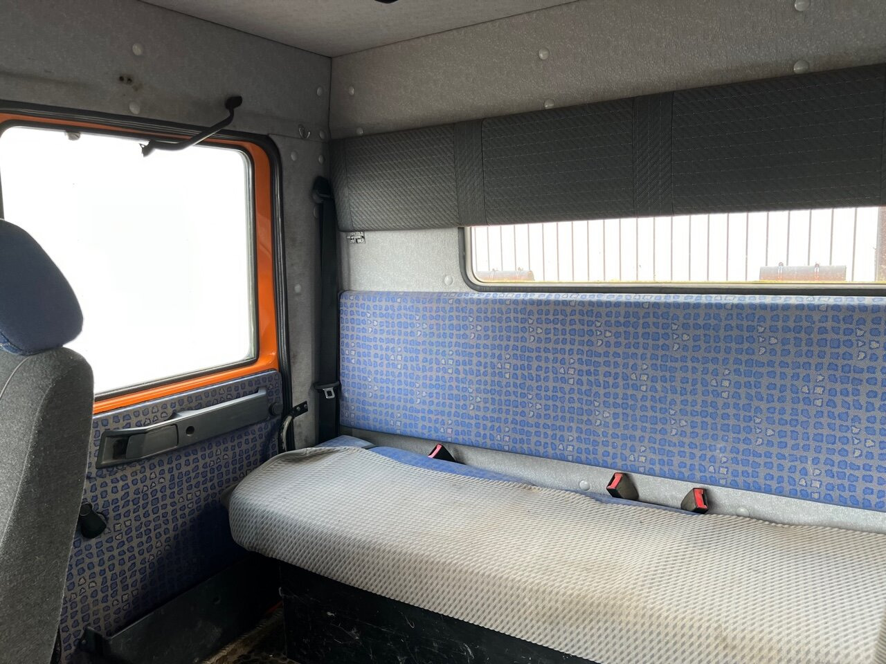 MAN 14.225 LAK 4x4 BB Doka 14.225 LAK 4x4 BB Doka, Winterdienstausstattung - Camion basculantă: Foto 5 MAN 14.225 LAK 4x4 BB Doka 14.225 LAK 4x4 BB Doka, Winterdienstausstattung - Camion basculantă: Foto 5