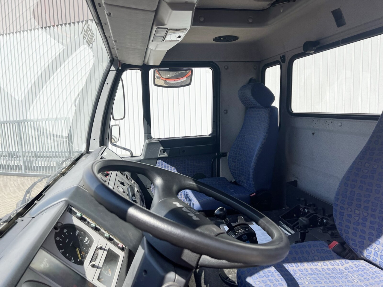 MAN 25/18.284 6x2-4 LL 25/18.284 6x2-4 LL,Kran HMF 1113 K3, Funk, Retarder - Camion cu cârlig, Camion cu macara: Foto 5 MAN 25/18.284 6x2-4 LL 25/18.284 6x2-4 LL,Kran HMF 1113 K3, Funk, Retarder - Camion cu cârlig, Camion cu macara: Foto 5