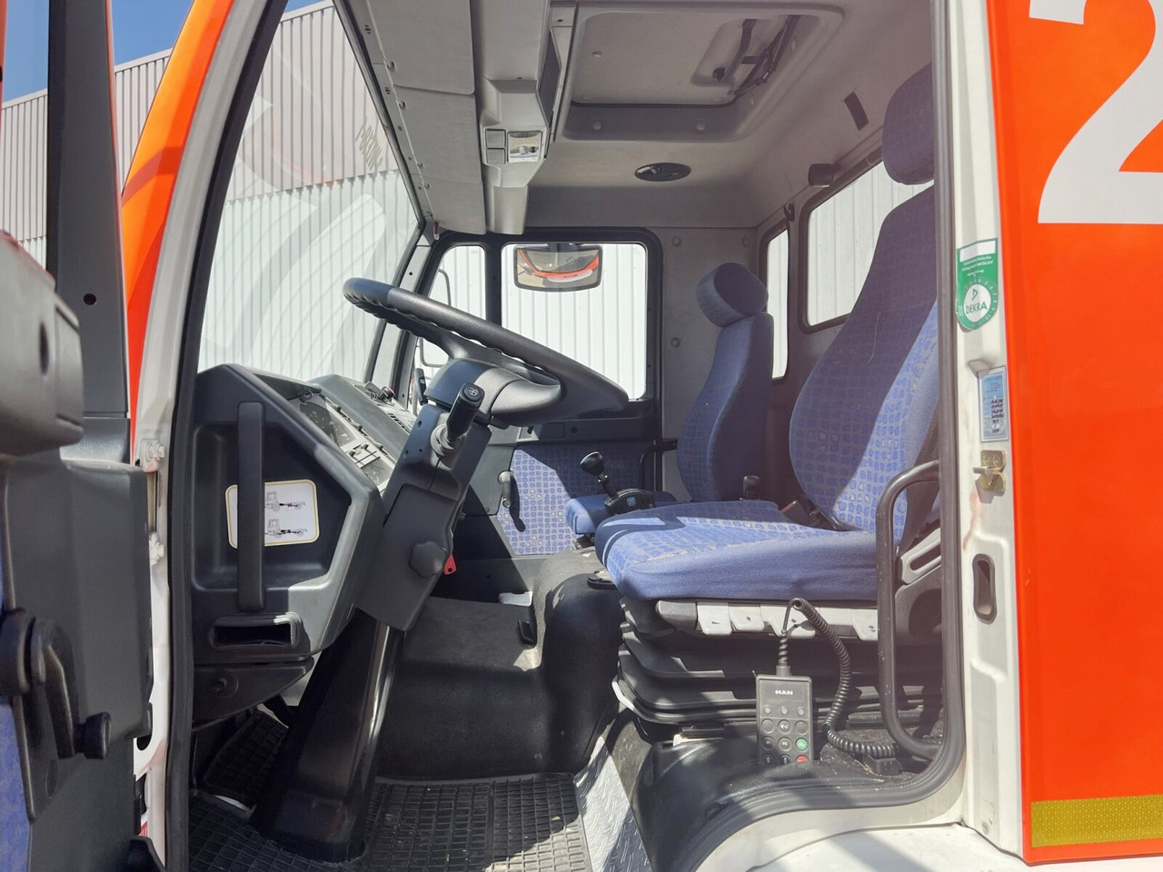 MAN 25/18.284 6x2-4 LL 25/18.284 6x2-4 LL,Kran HMF 1113 K3, Funk, Retarder - Camion cu cârlig, Camion cu macara: Foto 4 MAN 25/18.284 6x2-4 LL 25/18.284 6x2-4 LL,Kran HMF 1113 K3, Funk, Retarder - Camion cu cârlig, Camion cu macara: Foto 4