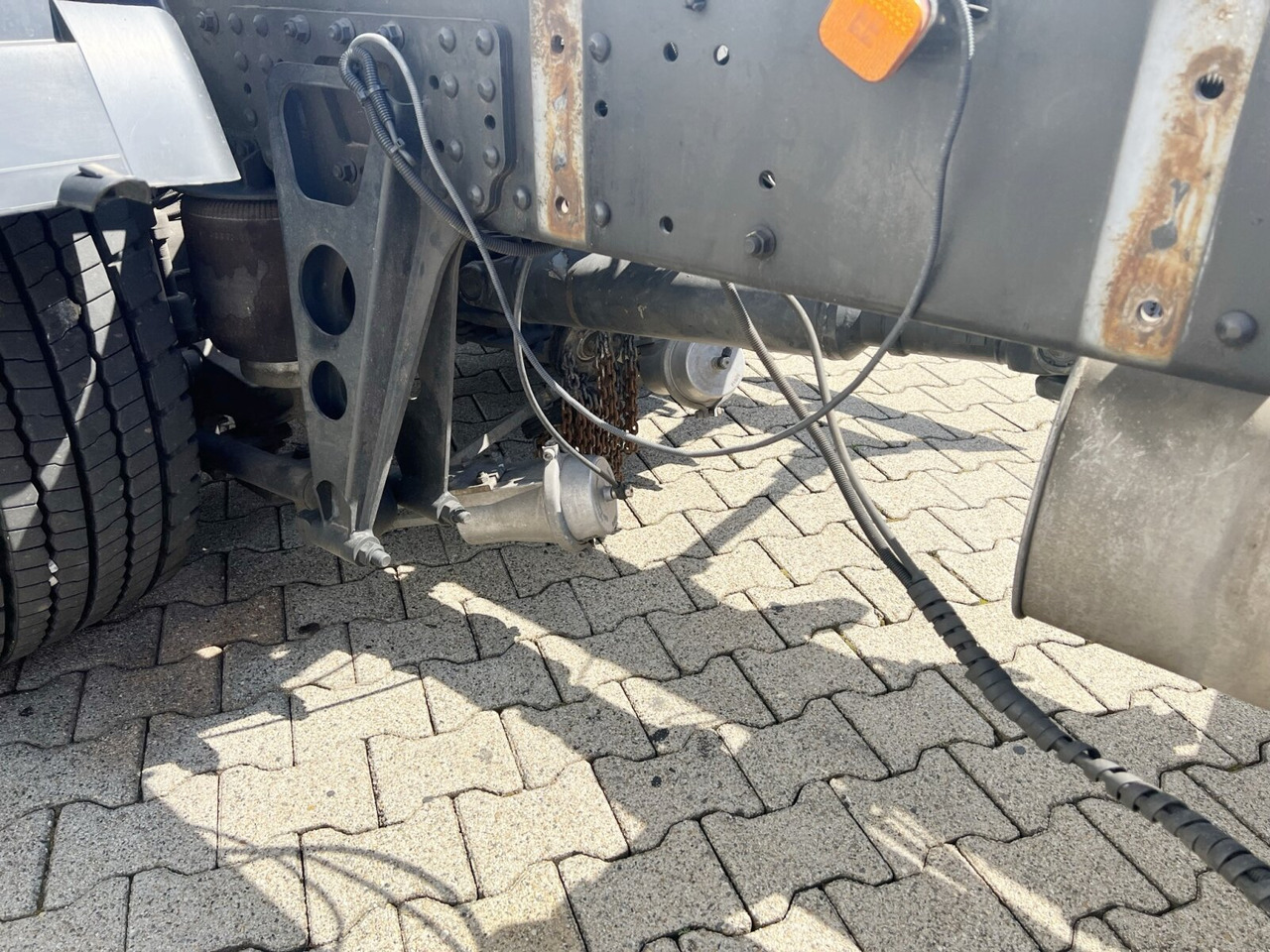 MAN 25/18.284 6x2-4 LL 25/18.284 6x2-4 LL, Retarder, Lenkachse - Camion şasiu: Foto 2 MAN 25/18.284 6x2-4 LL 25/18.284 6x2-4 LL, Retarder, Lenkachse - Camion şasiu: Foto 2