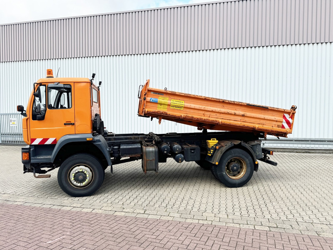 MAN LE 18.280 4X4 BB LE 18.280 4X4 BB, Winterdienstausstattung, Grüne Plakette - Camion basculantă, Camion cu macara: Foto 3 MAN LE 18.280 4X4 BB LE 18.280 4X4 BB, Winterdienstausstattung, Grüne Plakette - Camion basculantă, Camion cu macara: Foto 3